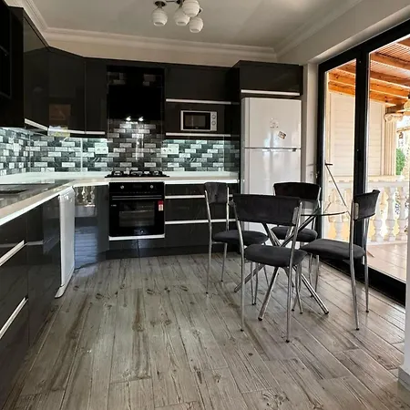 Feriehus Cheerful 4 Bed With Pool 5 Mints 2 *